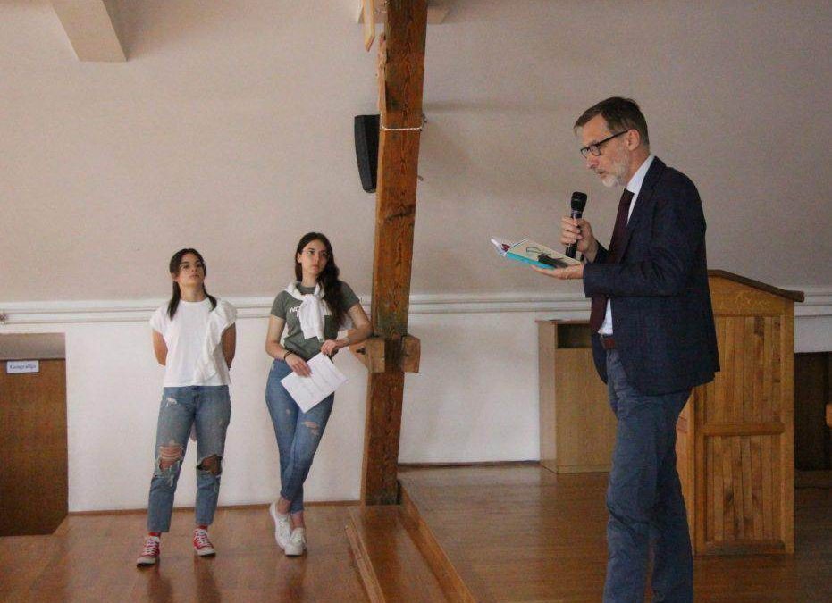 Susret gimnazijalaca s književnikom Mirom Gavranom