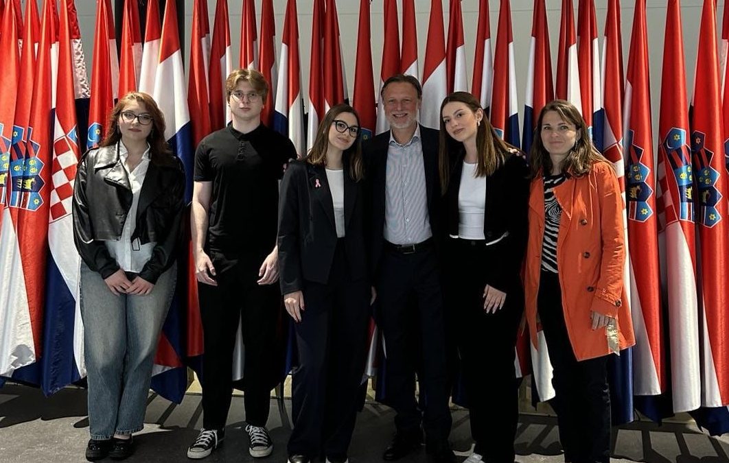 Gimnazijalci na 12. simuliranoj sjednici za učenike srednjih škola u Hrvatskom saboru